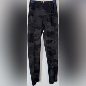 The North Face Black & Gray Camo Leggings Size XS